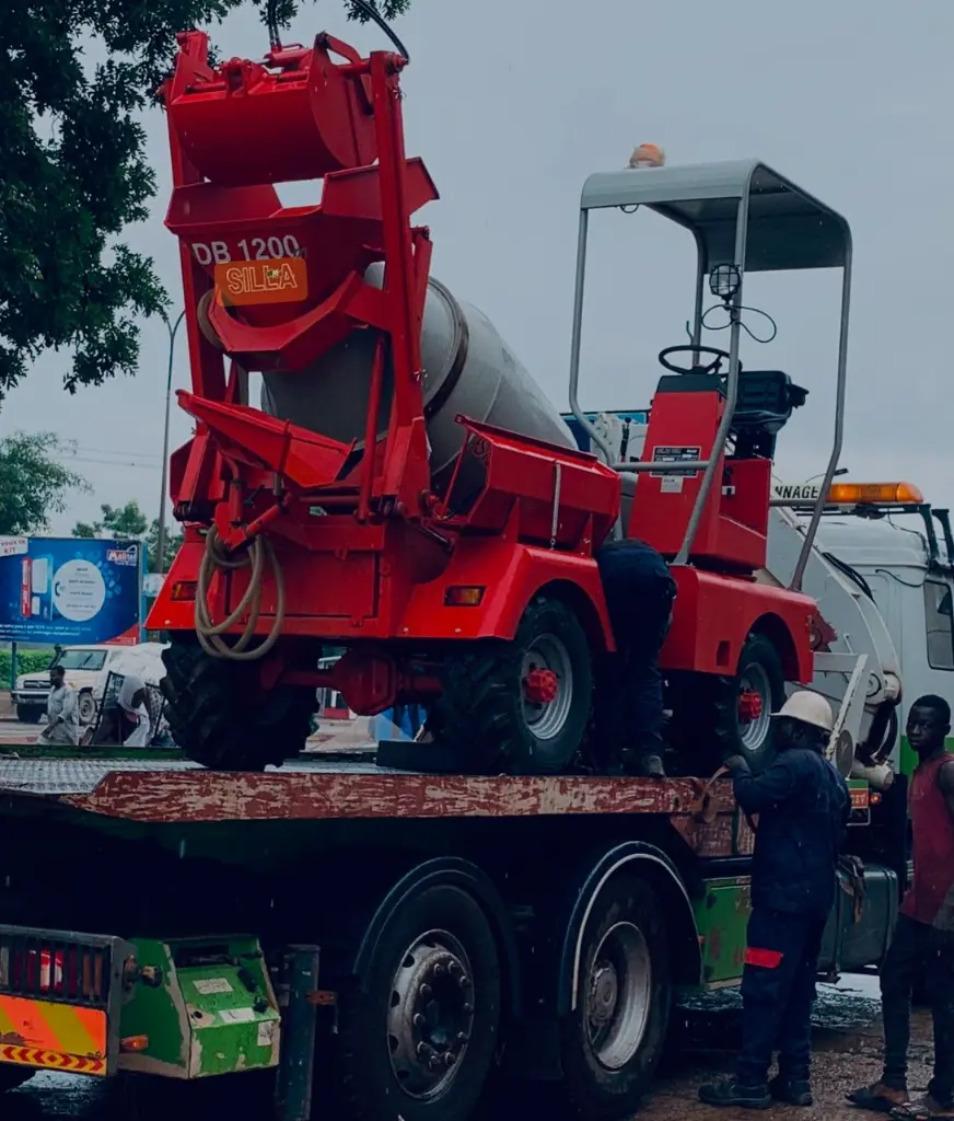 Auto-Bétonnière Compacte SILEA DB 1200 M - Année 2022 - Disponible à Bamako (2.45T, 27.6kW) 