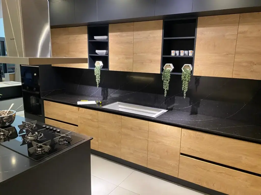 Cuisine ouverte et américaine sur-mesure : Créez l'espace de vos rêves avec EBV-SARL 